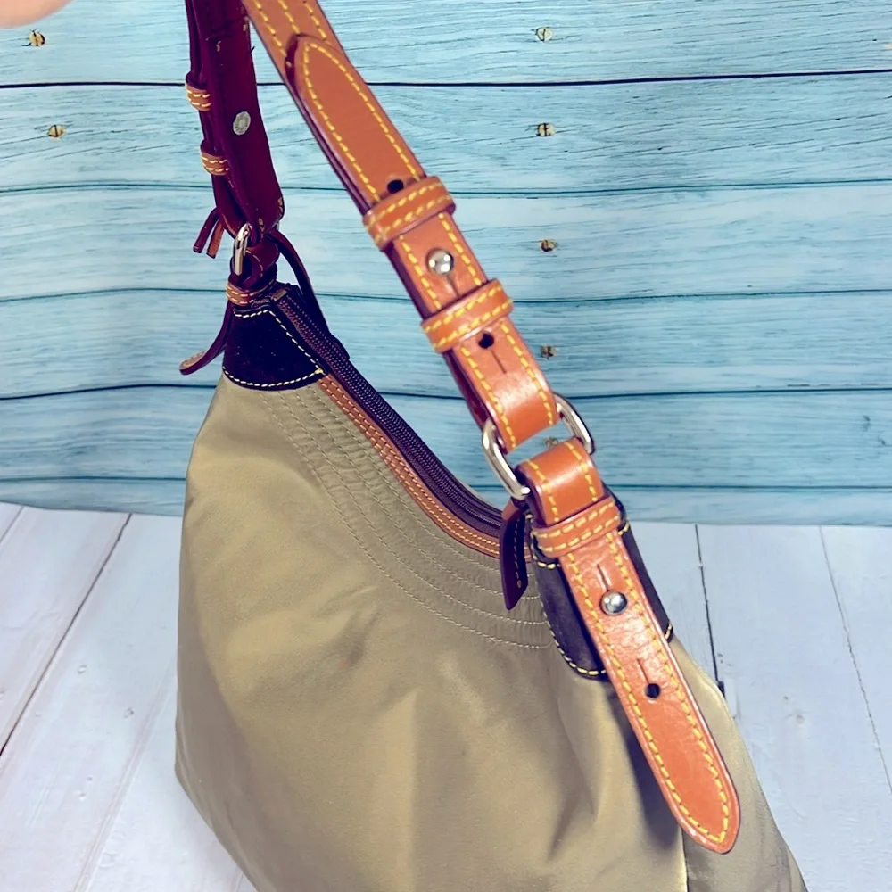 🦆 DOONEY & BOURKE KHAKI NYLON ERICA DUCK EMBROIDERED LEATHER SHOULDER BAG